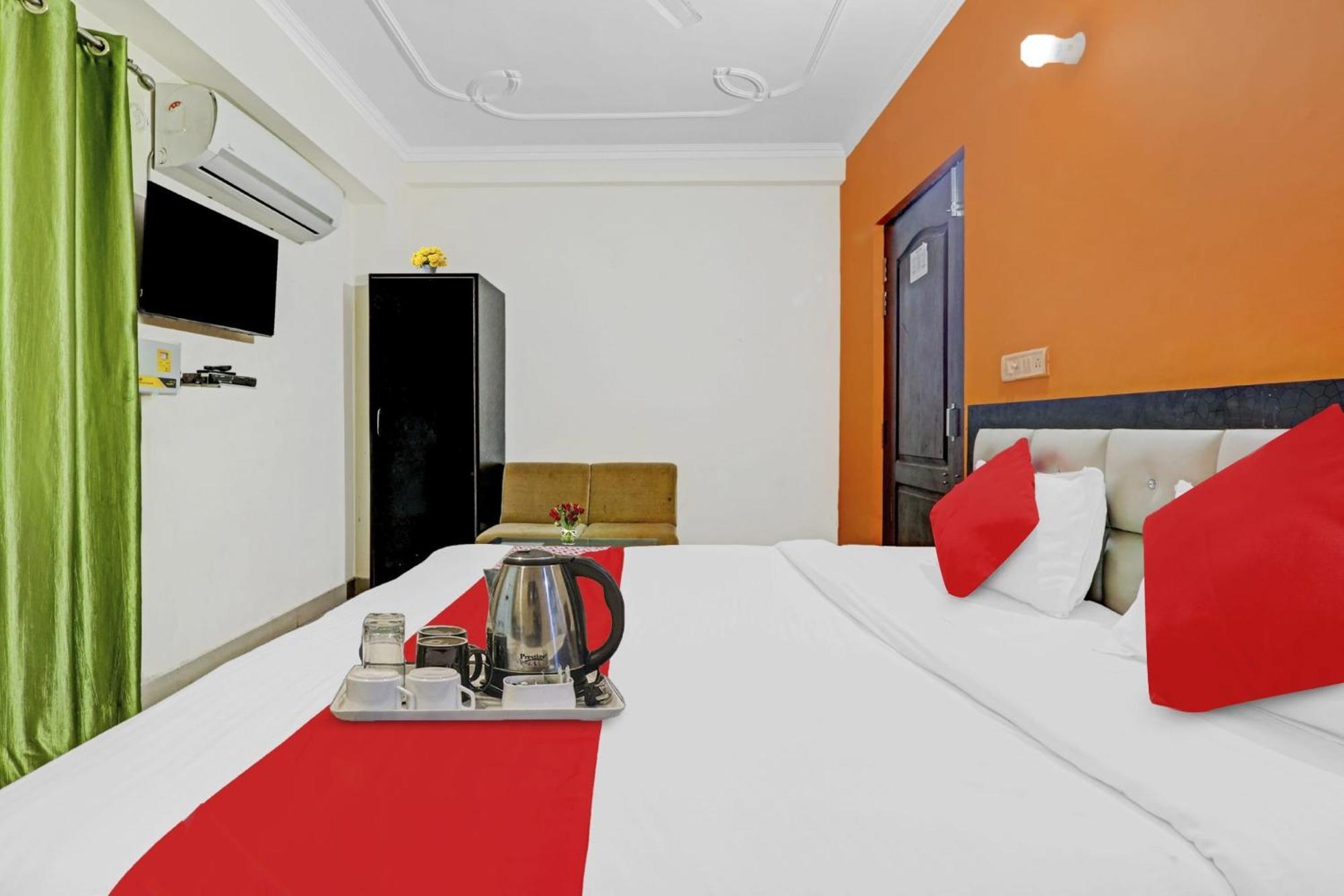 Hotel O J.D Palace Chinhat Eksteriør billede